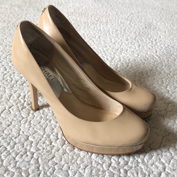 MICHAEL Michael Kors Shoes - Michael Kors size 7 tan nude heels